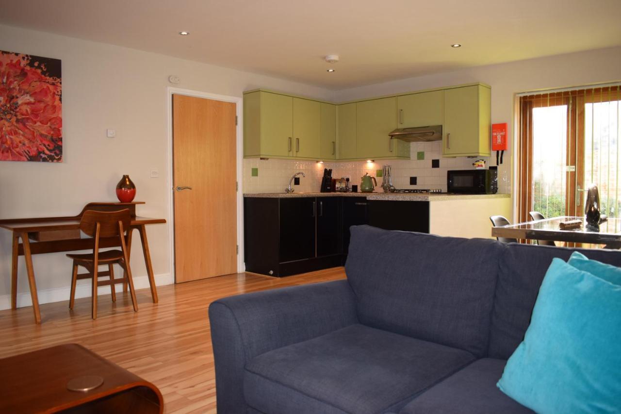 Lux Living Apartments - Alpha Apartments CBG Екстериор снимка